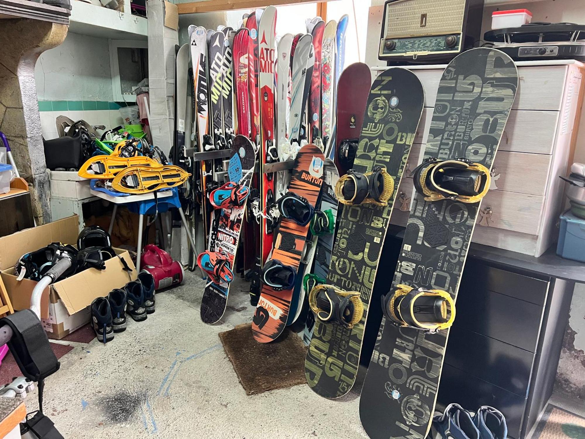 L'Astazou "Pret Gracieux Du Materiel De Ski" Au Studio Luz-Saint-Sauveur Buitenkant foto